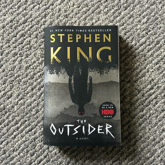 Stephen King 'The Outsider' Book - Picture 1 of 5